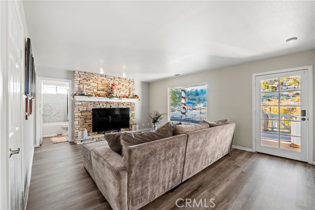 Detail Gallery Image 5 of 18 For 22920 Green Pine Dr, Canyon Lake,  CA 92587 - 4 Beds | 3 Baths