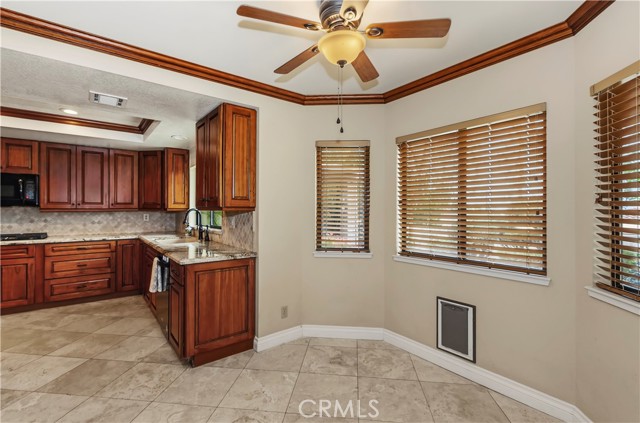 Detail Gallery Image 21 of 45 For 880 El Mirador, Upland,  CA 91784 - 2 Beds | 2/1 Baths