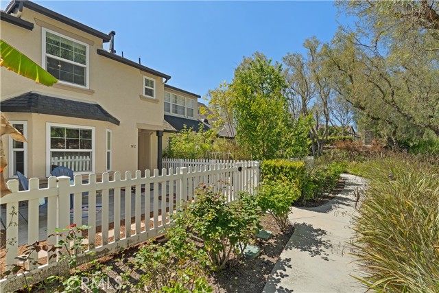 Detail Gallery Image 1 of 32 For 92 Three Vines, Ladera Ranch,  CA 92694 - 3 Beds | 2/1 Baths