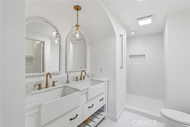 Image 14 of 32 For 22443 Robin Oaks