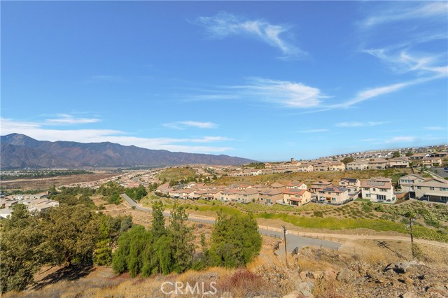 11085 Canyon Circle, Corona CA: https://media.crmls.org/medias/4823ad3c-6b9d-4fe1-bbfb-93fc9cdafd06.jpg
