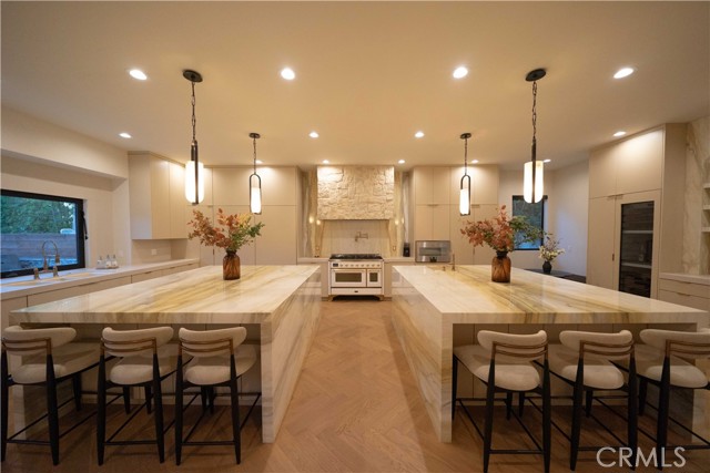 Detail Gallery Image 27 of 74 For 17437 Oak Creek Ct, Encino,  CA 91316 - 5 Beds | 5/1 Baths