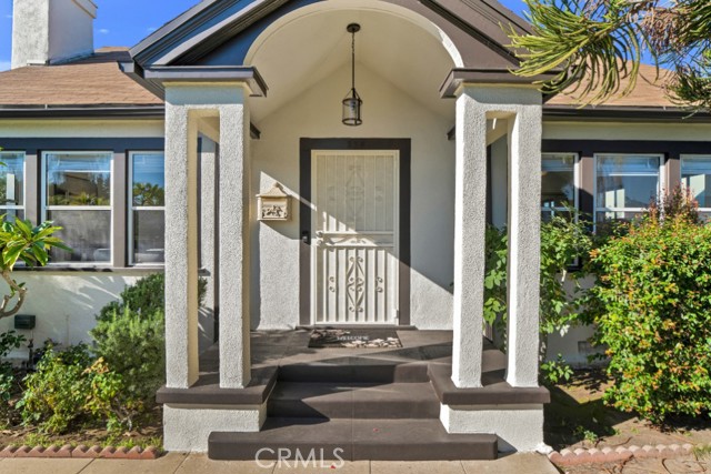 Detail Gallery Image 3 of 40 For 337 N Beachwood, Los Angeles,  CA 90004 - 3 Beds | 2 Baths