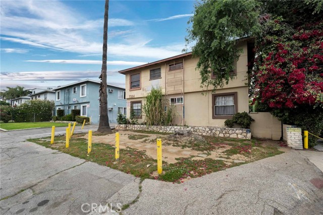 7224 Hazeltine Avenue, Van Nuys CA: https://media.crmls.org/medias/482441a8-d113-49ba-a716-214abff2da48.jpg