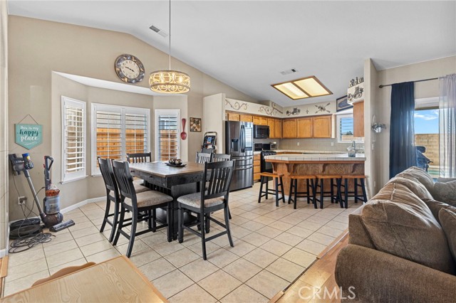 Detail Gallery Image 12 of 40 For 70 Makenna, Madera,  CA 93637 - 4 Beds | 2 Baths