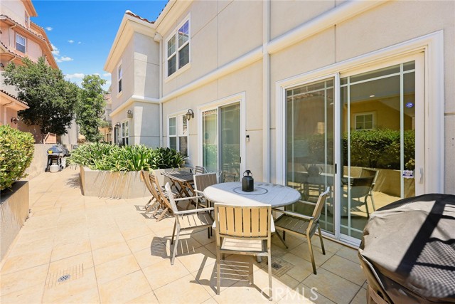2745 Montrose Avenue, Montrose CA: https://media.crmls.org/medias/4824583d-62b2-4c3f-9f11-e253c216414c.jpg