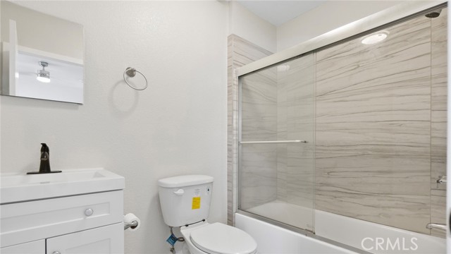 Detail Gallery Image 11 of 56 For 413 E 81st St, Los Angeles,  CA 90003 - 7 Beds | 6 Baths