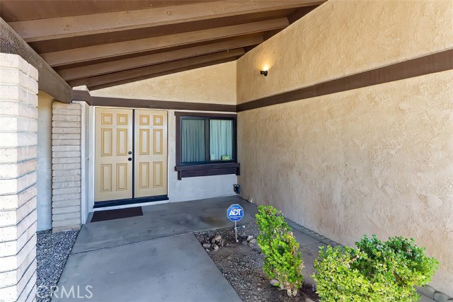 Detail Gallery Image 3 of 45 For 15490 Mondamon, Apple Valley,  CA 92307 - 4 Beds | 2 Baths