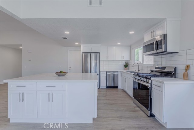6923 Sundown Drive, Jurupa Valley CA: https://media.crmls.org/medias/48254703-0fcc-4e23-93c7-b2b3d1f43733.jpg