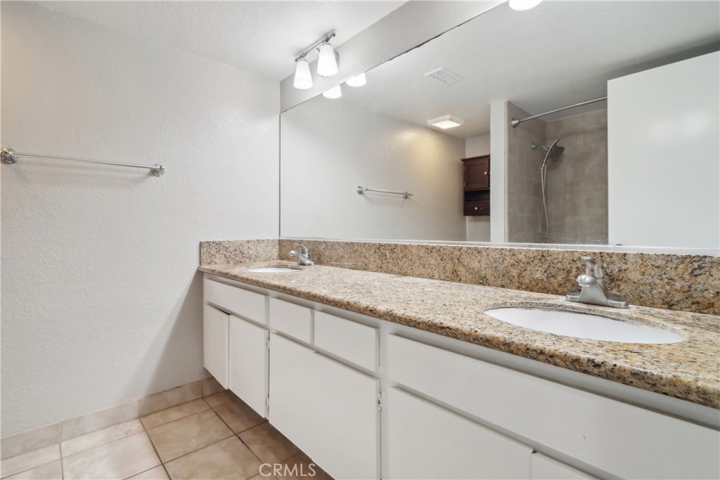 MLS #OC25179659 img 10