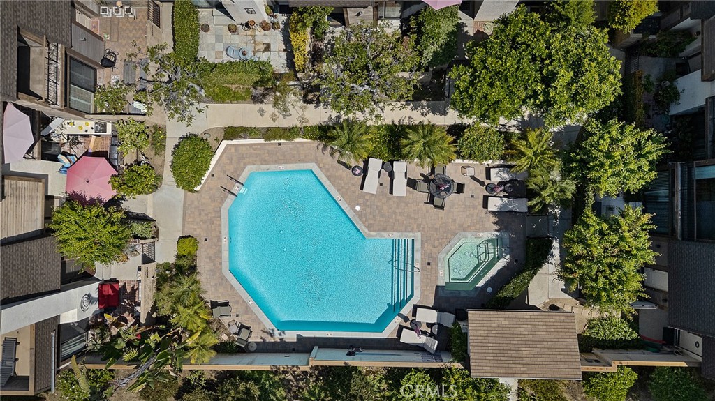 https://media.crmls.org/medias/4825fc43-356d-455b-b273-e3313dd7c0d8.jpg?preset=X-Large