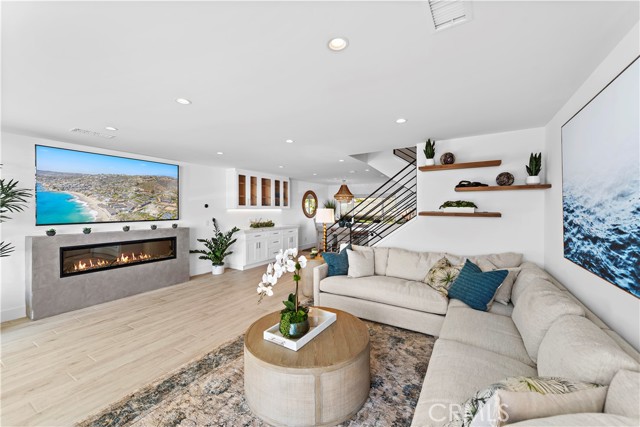 Detail Gallery Image 6 of 41 For 51 Blue Lagoon, Laguna Beach,  CA 92651 - 3 Beds | 3 Baths