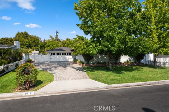 1912 Diana Ln, Newport Beach CA: https://media.crmls.org/medias/4828ba94-a559-4bc4-8540-45bf92c549b1.jpg