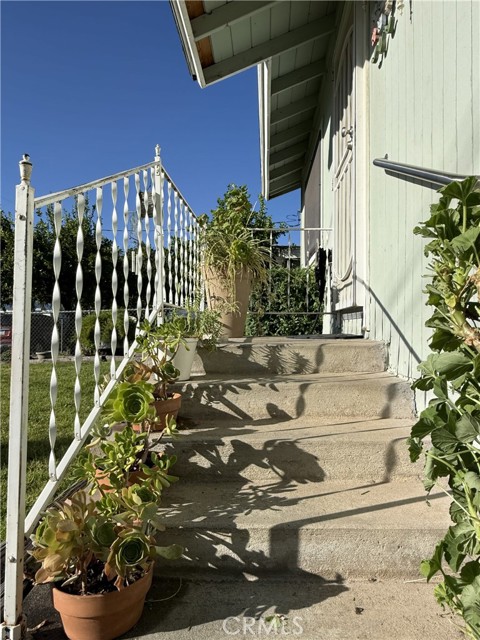 Detail Gallery Image 4 of 24 For 1226 Turquoise, Mentone,  CA 92359 - 2 Beds | 1 Baths