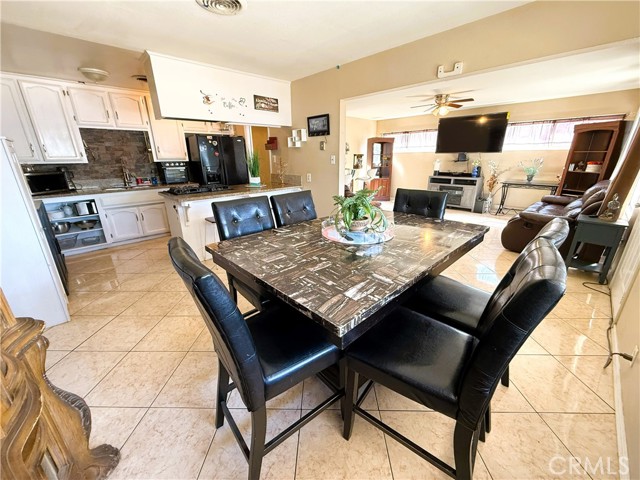 Detail Gallery Image 8 of 40 For 1320 White Ln, Bakersfield,  CA 93307 - 4 Beds | 2 Baths
