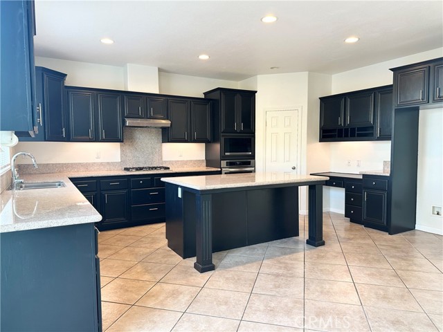33564 Blue Water Way, Temecula CA: https://media.crmls.org/medias/4829f3a5-1a7b-4df1-94d1-8e549d24300e.jpg