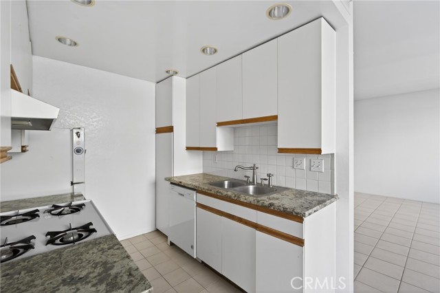 Detail Gallery Image 16 of 33 For 4441 Woodman Ave #111,  Sherman Oaks,  CA 91423 - 0 Beds | 1 Baths