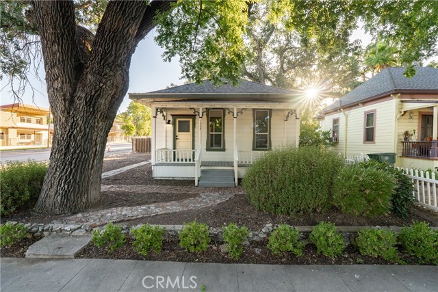 Detail Gallery Image 2 of 30 For 1705 Oak St, Paso Robles,  CA 93446 - 3 Beds | 2 Baths