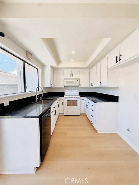 Detail Gallery Image 6 of 20 For 27939 Ridgebrook Ct, Rancho Palos Verdes,  CA 90275 - 3 Beds | 3 Baths