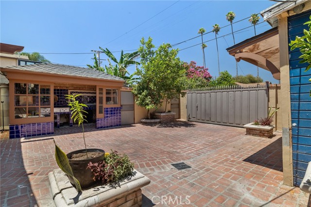1729 W 51st Place, Los Angeles CA: https://media.crmls.org/medias/482df636-c40d-46ef-bc40-ffe24f52e969.jpg