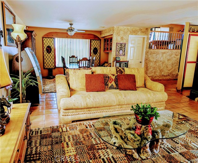 16407 Koda Road, Apple Valley CA: https://media.crmls.org/medias/482e03e4-9700-4091-814c-721b4ff66cc2.jpg