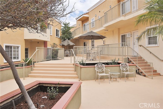 Detail Gallery Image 5 of 24 For 1215 E San Antonio Dr, Long Beach,  CA 90807 - 2 Beds | 2 Baths