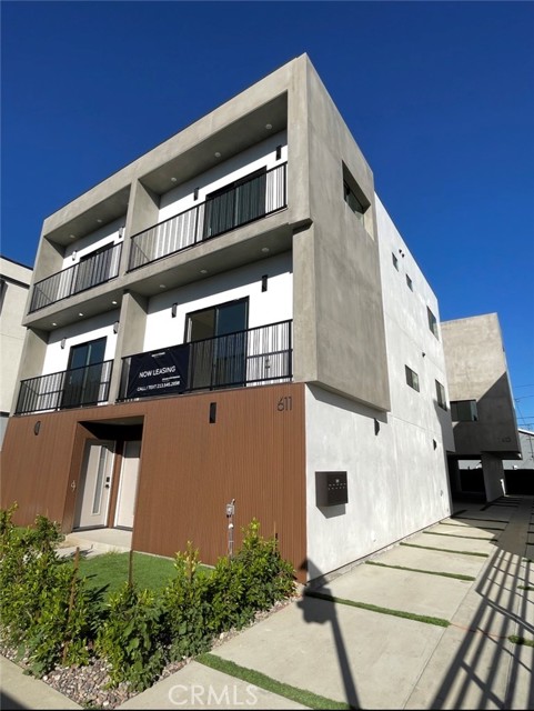 Detail Gallery Image 13 of 13 For 611 W 41st Pl, Los Angeles,  CA 90037 - 3 Beds | 3 Baths