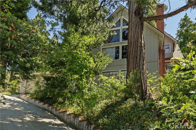 Detail Gallery Image 1 of 31 For 329 Grass Valley Rd, Lake Arrowhead,  CA 92352 - 3 Beds | 2 Baths