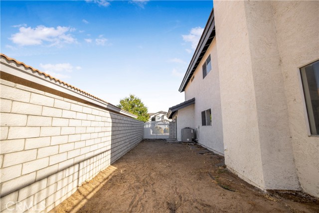 12930 Norfolk Lane, Victorville CA: https://media.crmls.org/medias/482f9e1c-cffb-49fc-a536-d03811e4c288.jpg