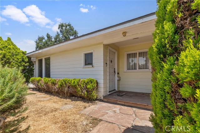 319 E Deodar Street, Ontario CA: https://media.crmls.org/medias/482fc246-7b07-42dd-a810-82977bcd61fd.jpg