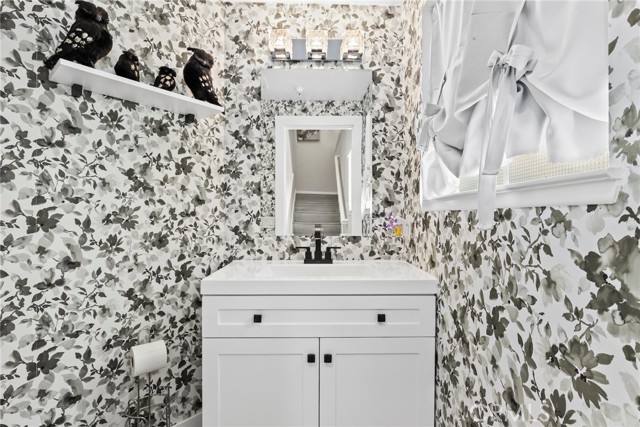 Detail Gallery Image 14 of 26 For 14050 Lemoli Way, Hawthorne,  CA 90250 - 2 Beds | 2/1 Baths