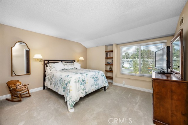 Image 9 of 23 For 22312 Summit Hill Drive 41