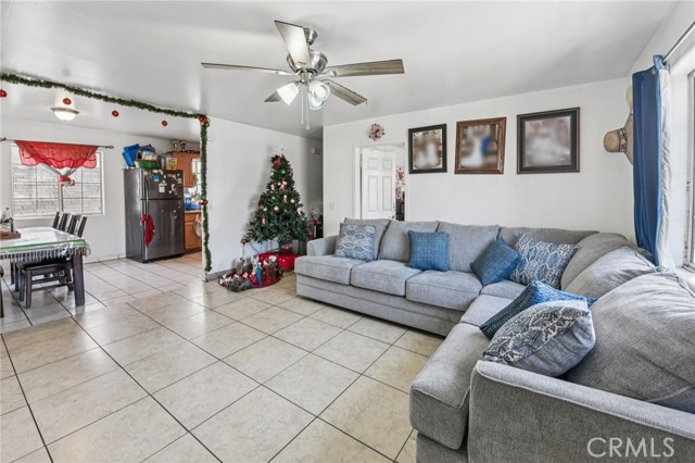 Detail Gallery Image 4 of 38 For 342 W 56th, Los Angeles,  CA 90037 - 8 Beds | 4 Baths