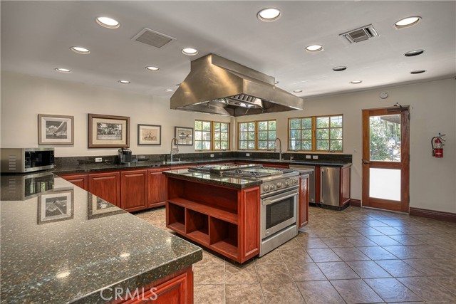 Detail Gallery Image 8 of 15 For 23777 Mulholland Hwy Spc 60, Calabasas,  CA 91302 - 2 Beds | 2 Baths