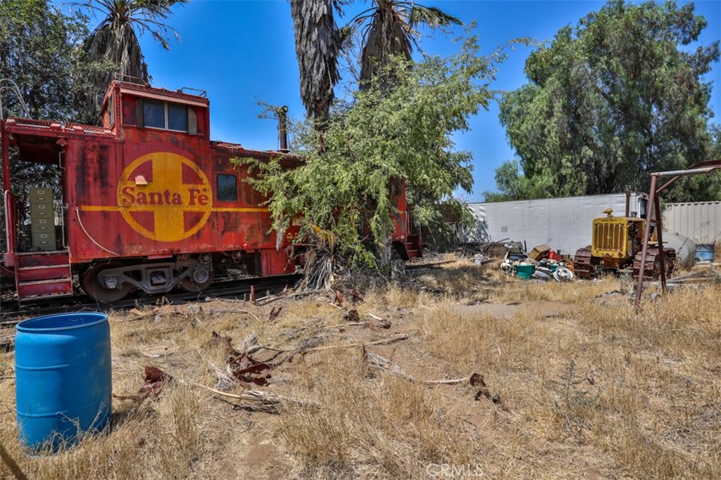 https://media.crmls.org/medias/48310339-a653-418d-b25b-341eb8cbff60.jpg?preset=X-Large