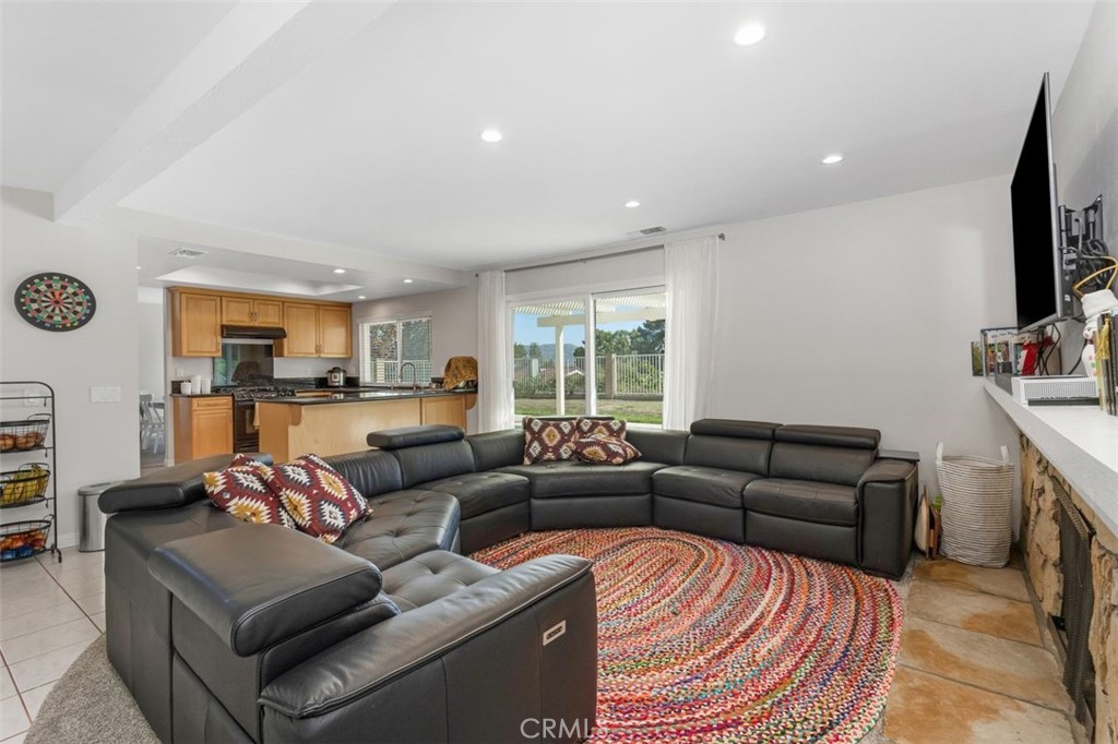 48318c76 97b5 4a83 873b E3d7ad557585