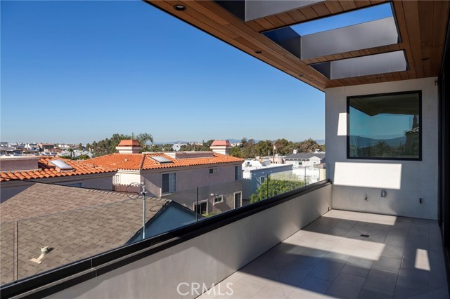 645 10th Street, Hermosa Beach, California 90254, 4 Bedrooms Bedrooms, ,3 BathroomsBathrooms,Residential,Sold,10th,SB24004512