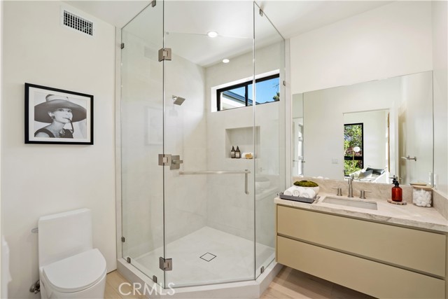 10840 Queensland, Los Angeles CA: https://media.crmls.org/medias/48326fd8-fb0e-4763-925c-f53e2ec77251.jpg