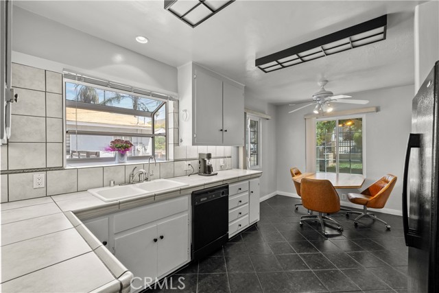 Detail Gallery Image 8 of 19 For 10339 Fernglen Ave, Tujunga,  CA 91042 - 2 Beds | 1 Baths