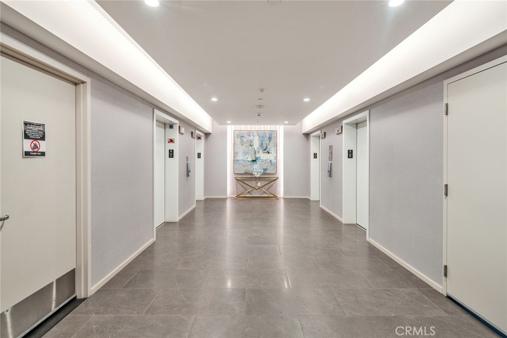 https://media.crmls.org/medias/483580e2-635e-4444-8f59-38fbc957e414.jpg?preset=X-Large