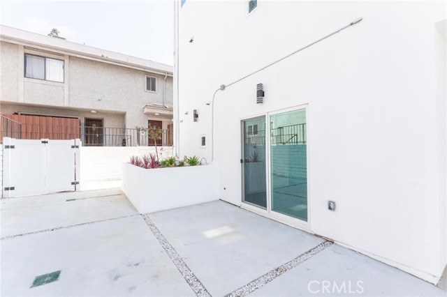 6845 N Haskell Avenue, Lake Balboa CA: https://media.crmls.org/medias/4835c036-bffc-4509-8ebe-b3ed9e6a2536.jpg