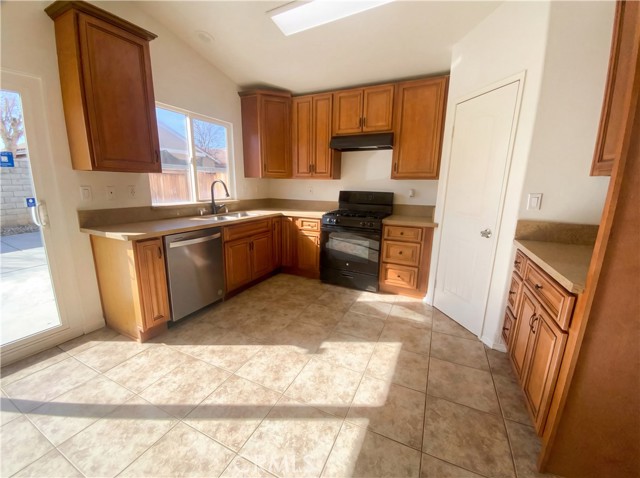 Detail Gallery Image 24 of 31 For 14433 Green River, Victorville,  CA 92394 - 3 Beds | 2 Baths