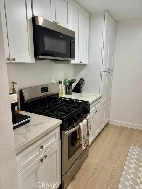 Detail Gallery Image 8 of 16 For 5700 Etiwanda, Tarzana,  CA 91356 - 3 Beds | 2 Baths