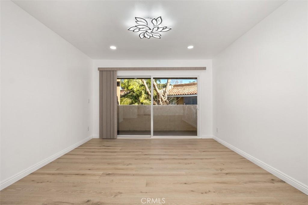 https://media.crmls.org/medias/48393931-8916-4455-938c-86cc69efb7a1.jpg?preset=X-Large
