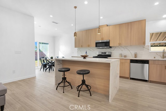 Front Image Thumbnail for CRSR26088558