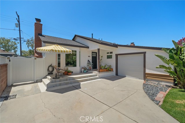 2851 Ladoga Avenue, Long Beach CA: https://media.crmls.org/medias/483a2ef0-2700-4eff-9e52-ddbbf8fabaae.jpg