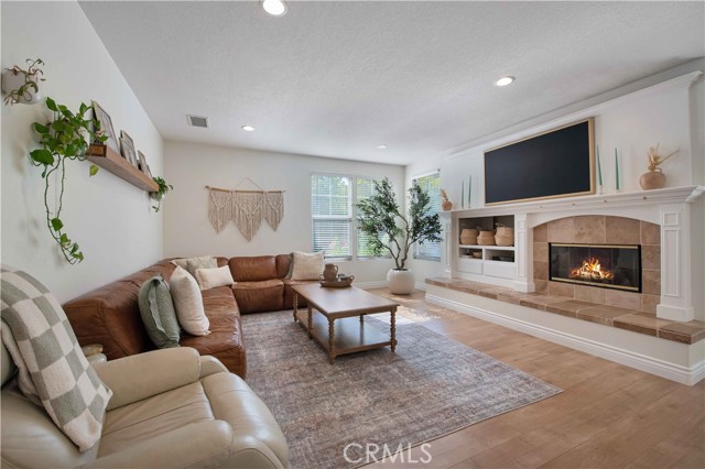 231 Knoll Ridge Road, Simi Valley CA: https://media.crmls.org/medias/483a63aa-b95d-47f2-bf78-efb435d00c3f.jpg