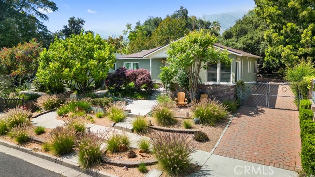 Detail Gallery Image 1 of 47 For 825 Valley View Ave, Monrovia,  CA 91016 - 3 Beds | 2 Baths