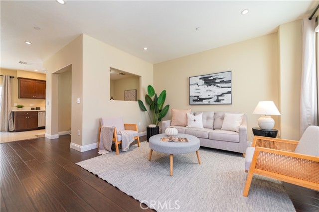 Detail Gallery Image 4 of 24 For 638 N Atlantic Bld #B,  Alhambra,  CA 91801 - 2 Beds | 2/1 Baths