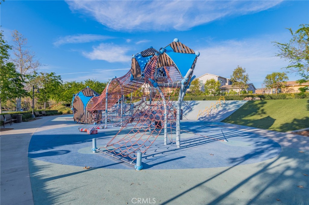 https://media.crmls.org/medias/483e6ce8-5f9c-4196-9200-53048bb7f532.jpg?preset=X-Large